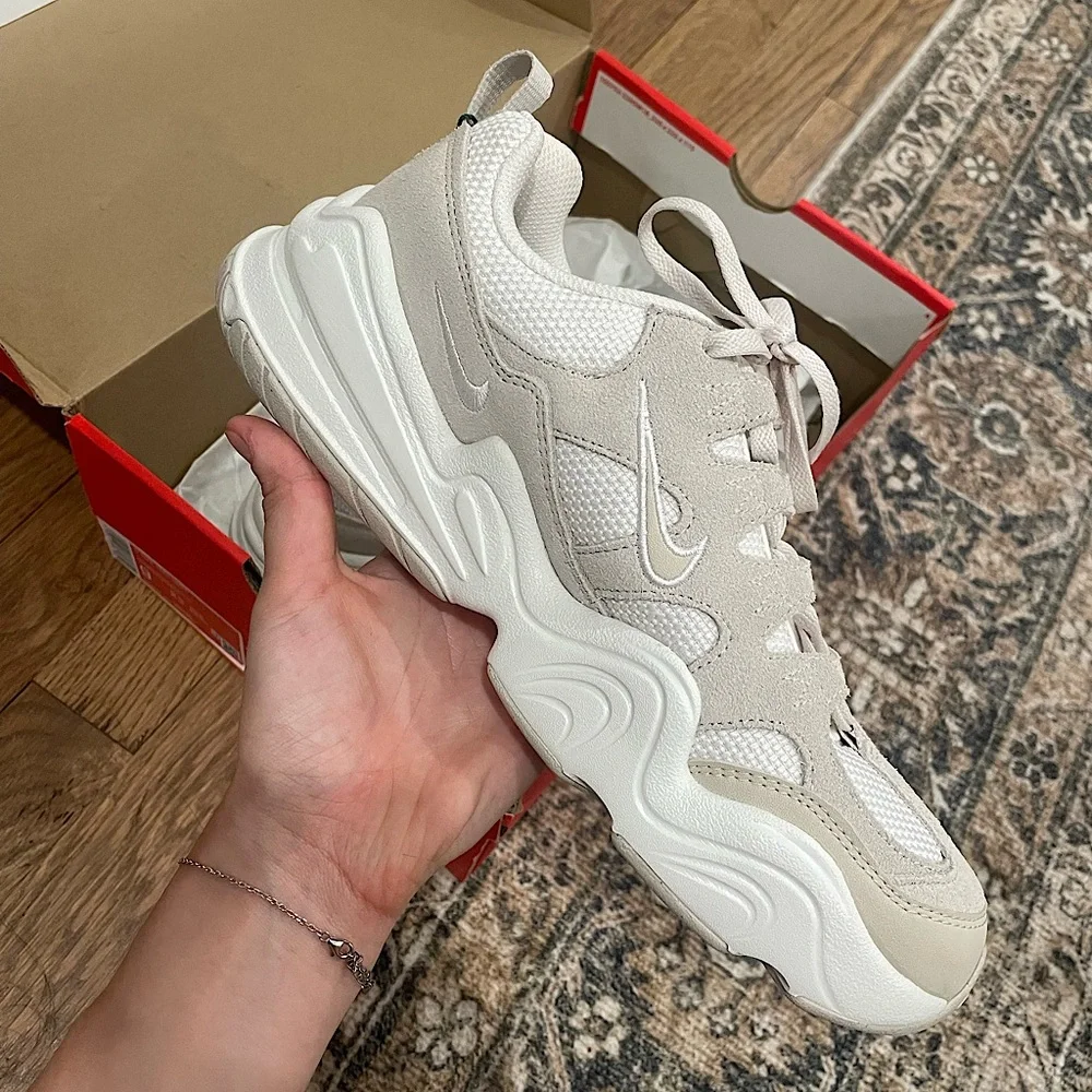 NWT Nike Tech Hera - Women’s 9 - Picture 1 of 7